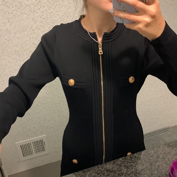 Sweater dress with gold detailing - Picture 10 of 10